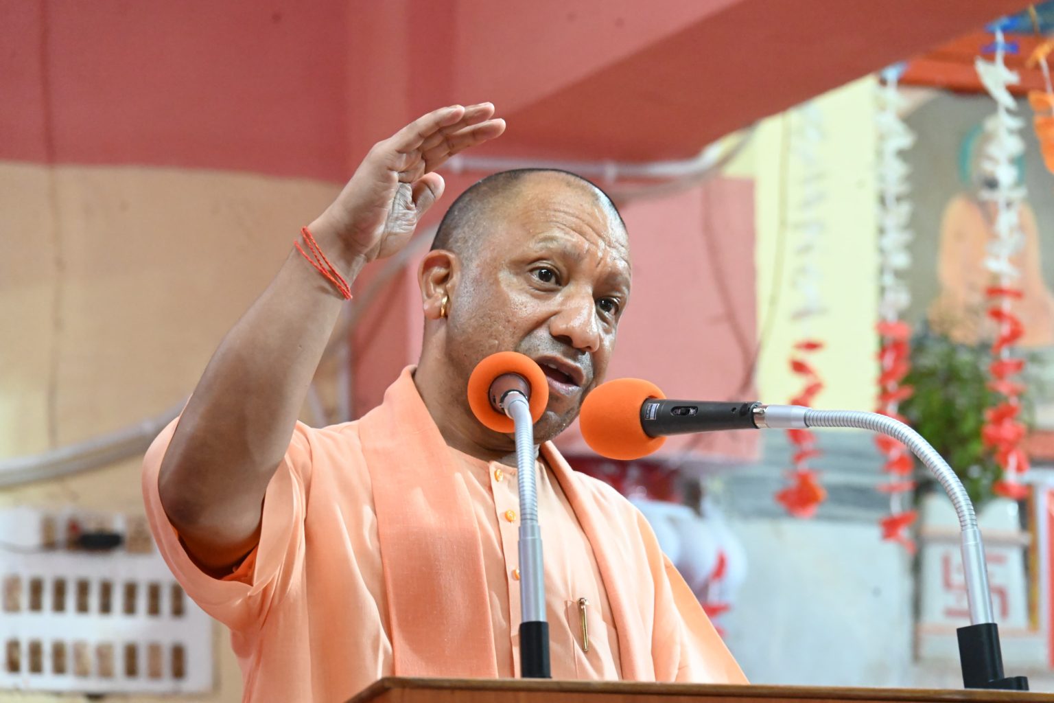 महंत दिग्विजयनाथ और महंत अवेद्यनाथ ने धर्म और राष्ट्र के लिए अपना जीवन समर्पित किया।